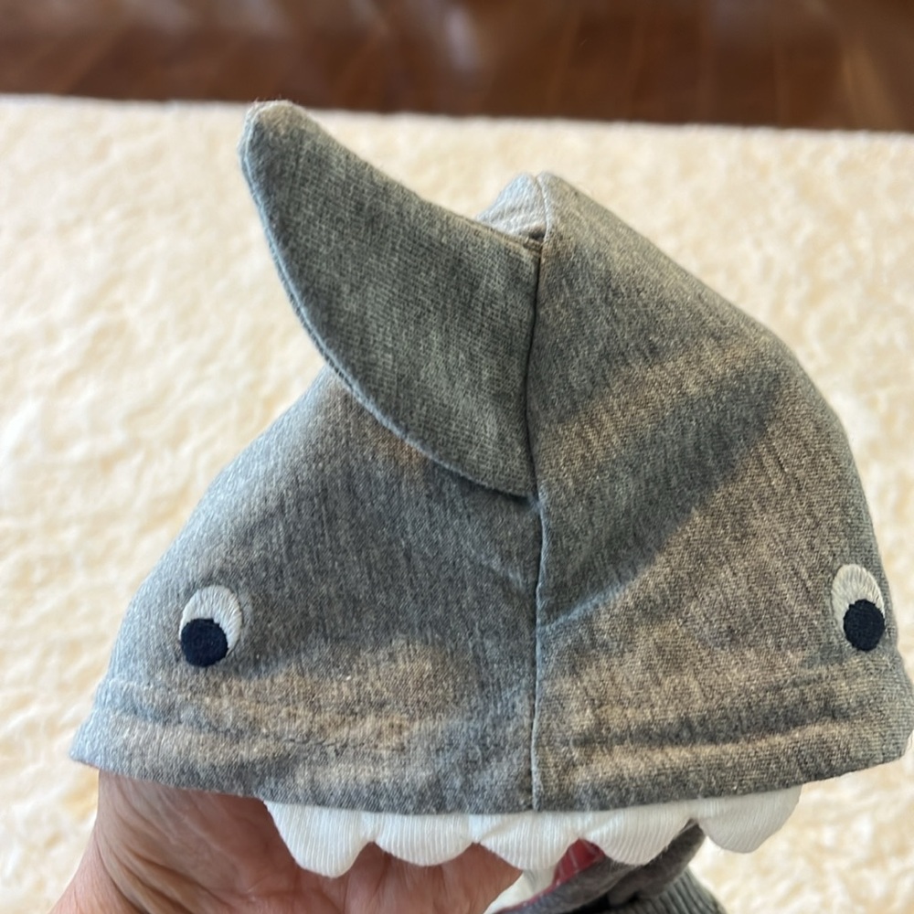 Carters shark onsie - Picture 7 of 7